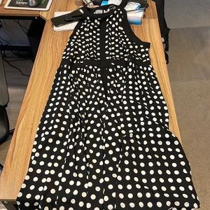Torrid mid length polka dot dress with pockets!! Size 1